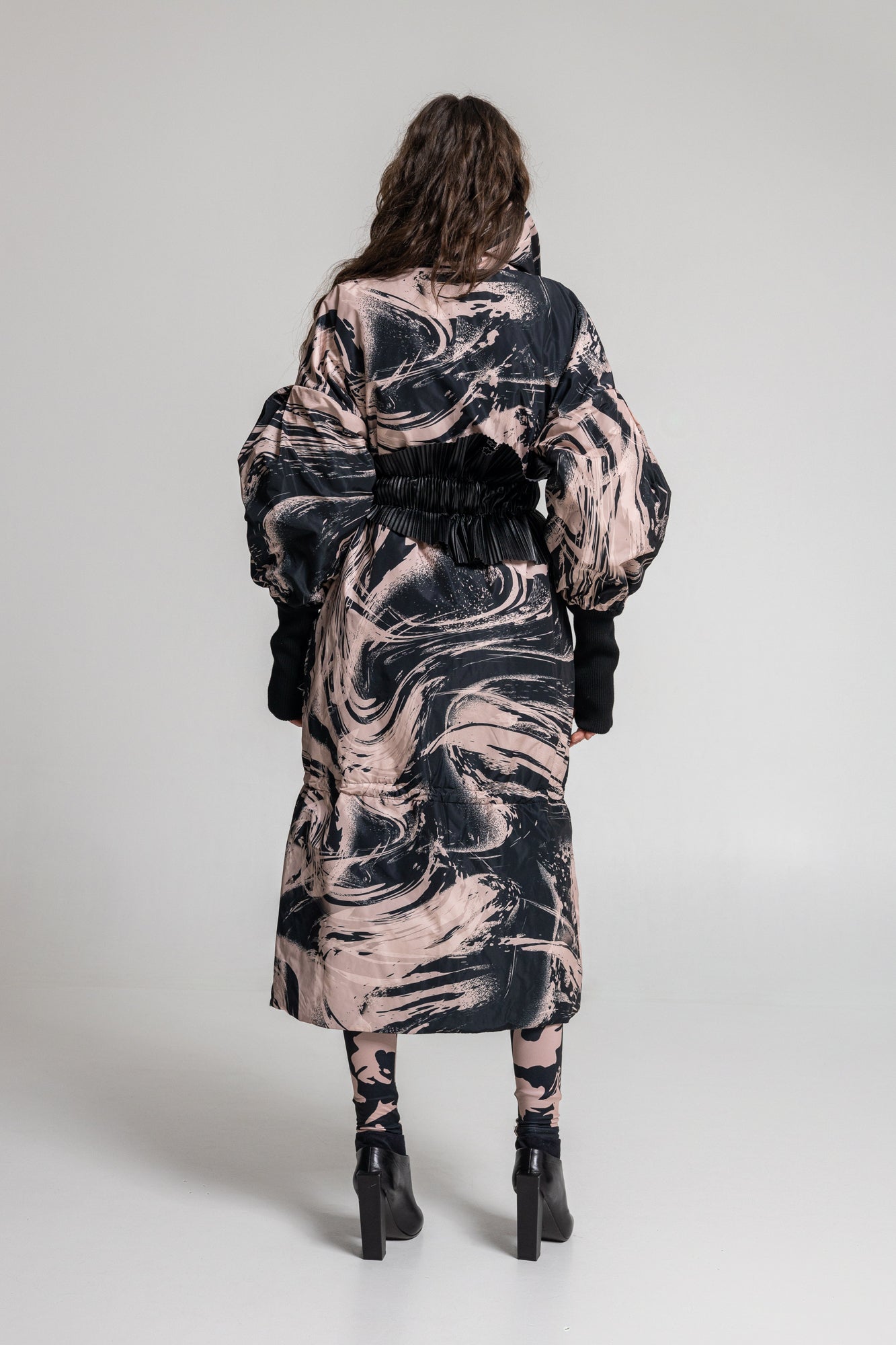 printed maxi coat with slightly puffy long sleeves