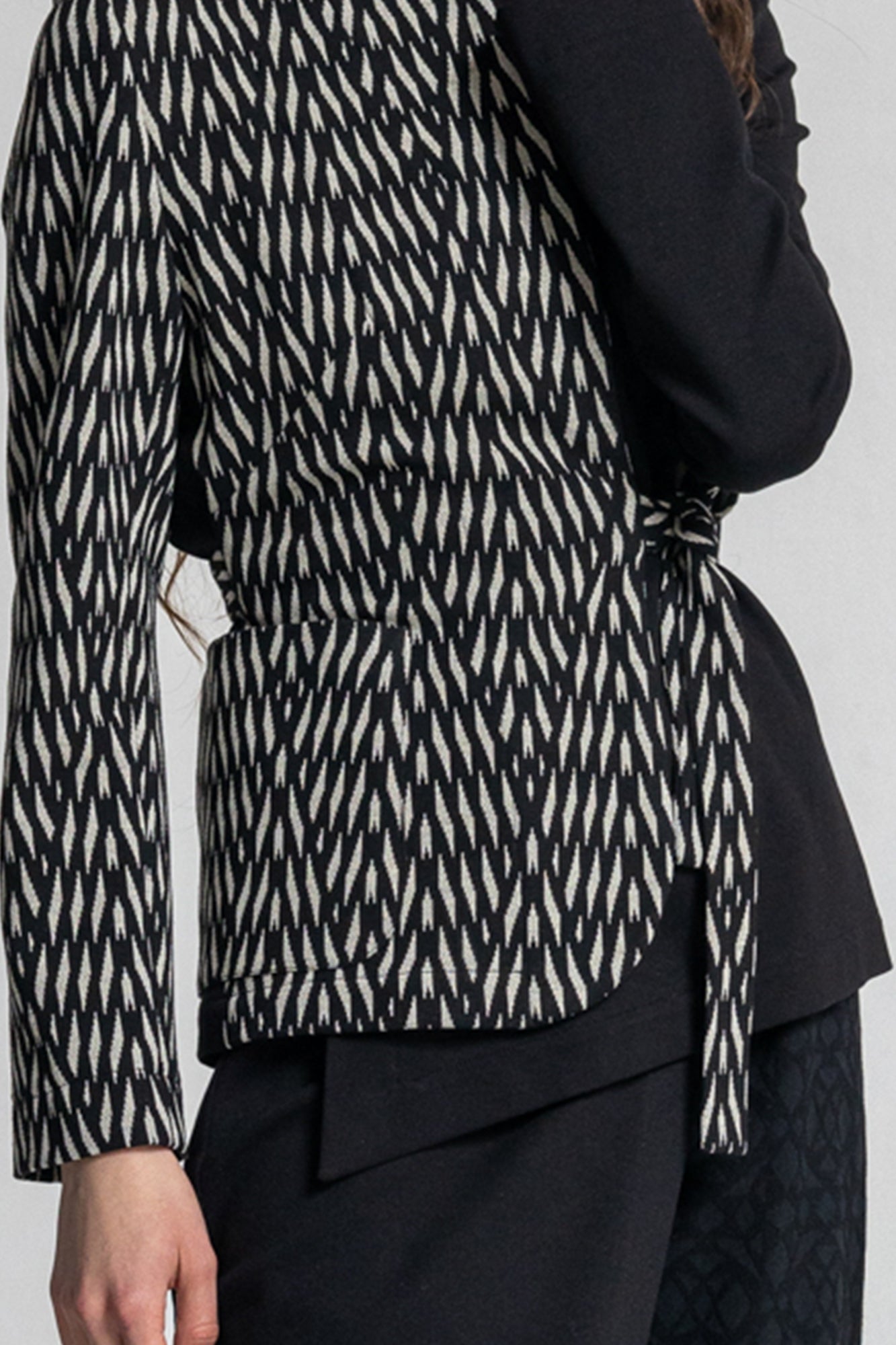 asymmetric tailored blazer with long sleeves