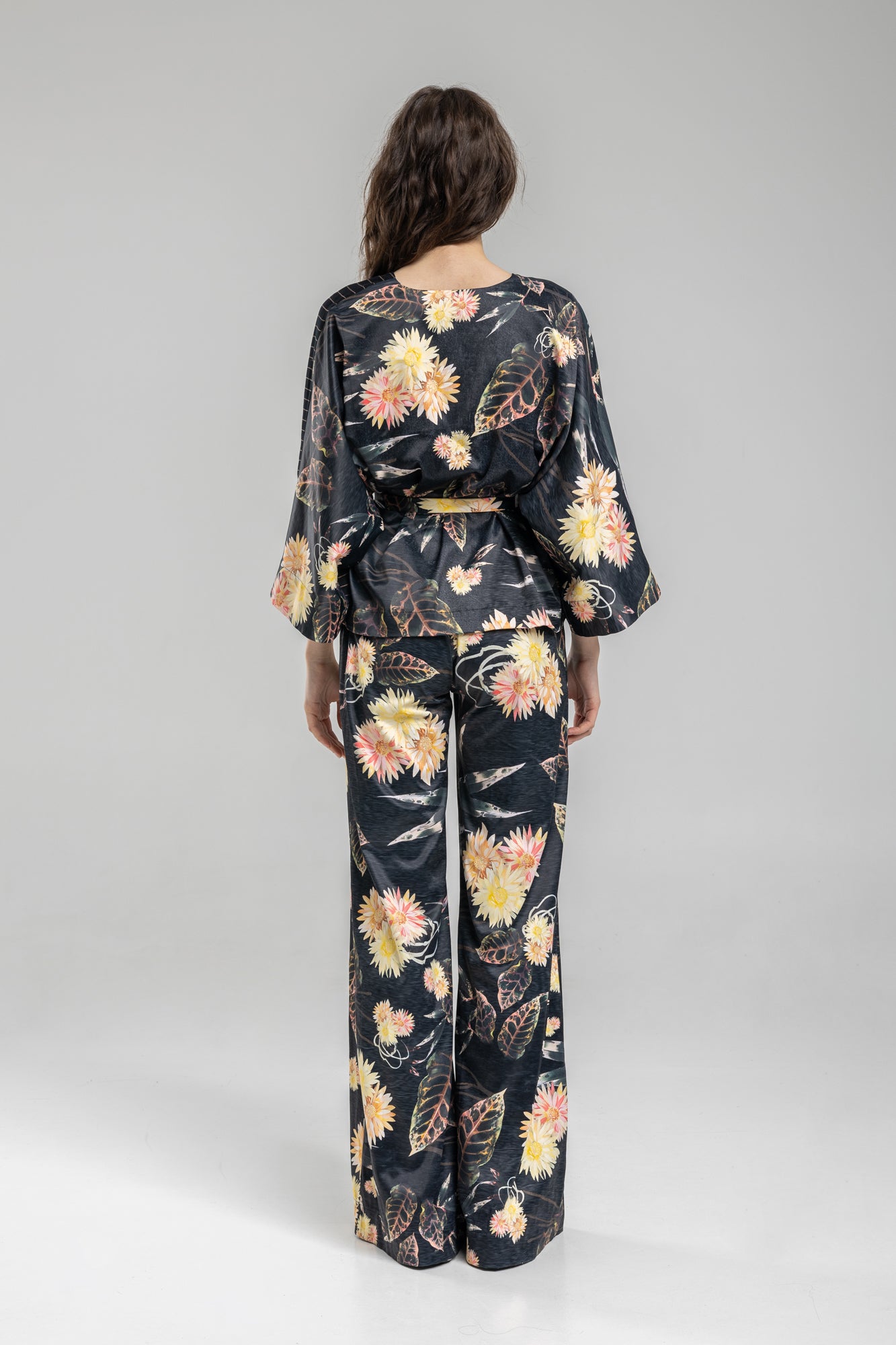Floral wrap kimono with inset belt