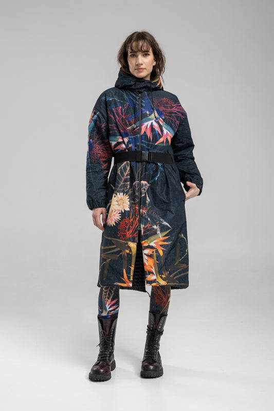 Hooded jacket with inset elastic belt