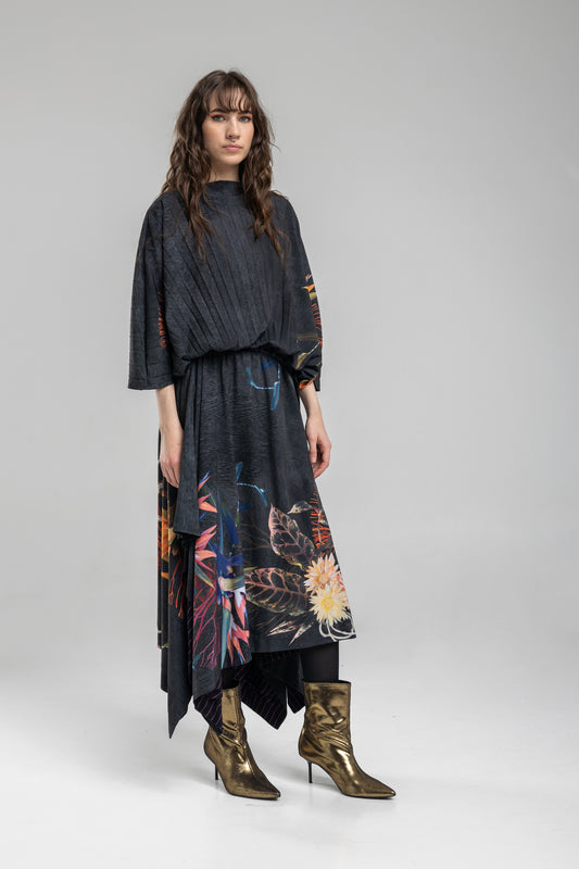 Pleated blouse with boat neckline and batwing sleeves