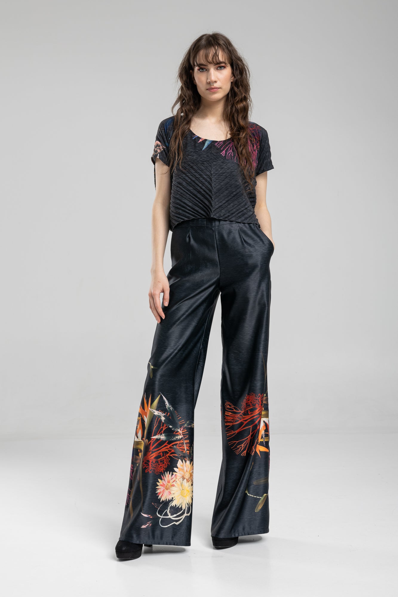 Pleated cropped blouse with asymmetric floral print