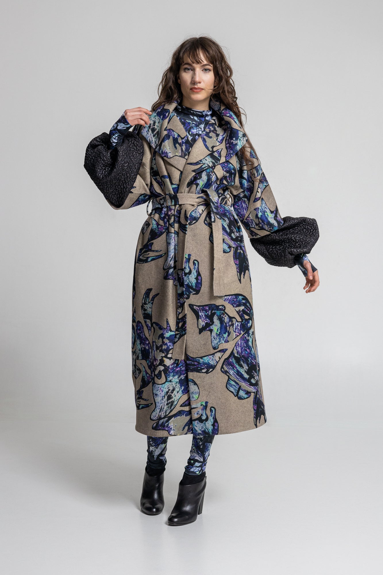 overlapped printed maxi coat with tie belt closing