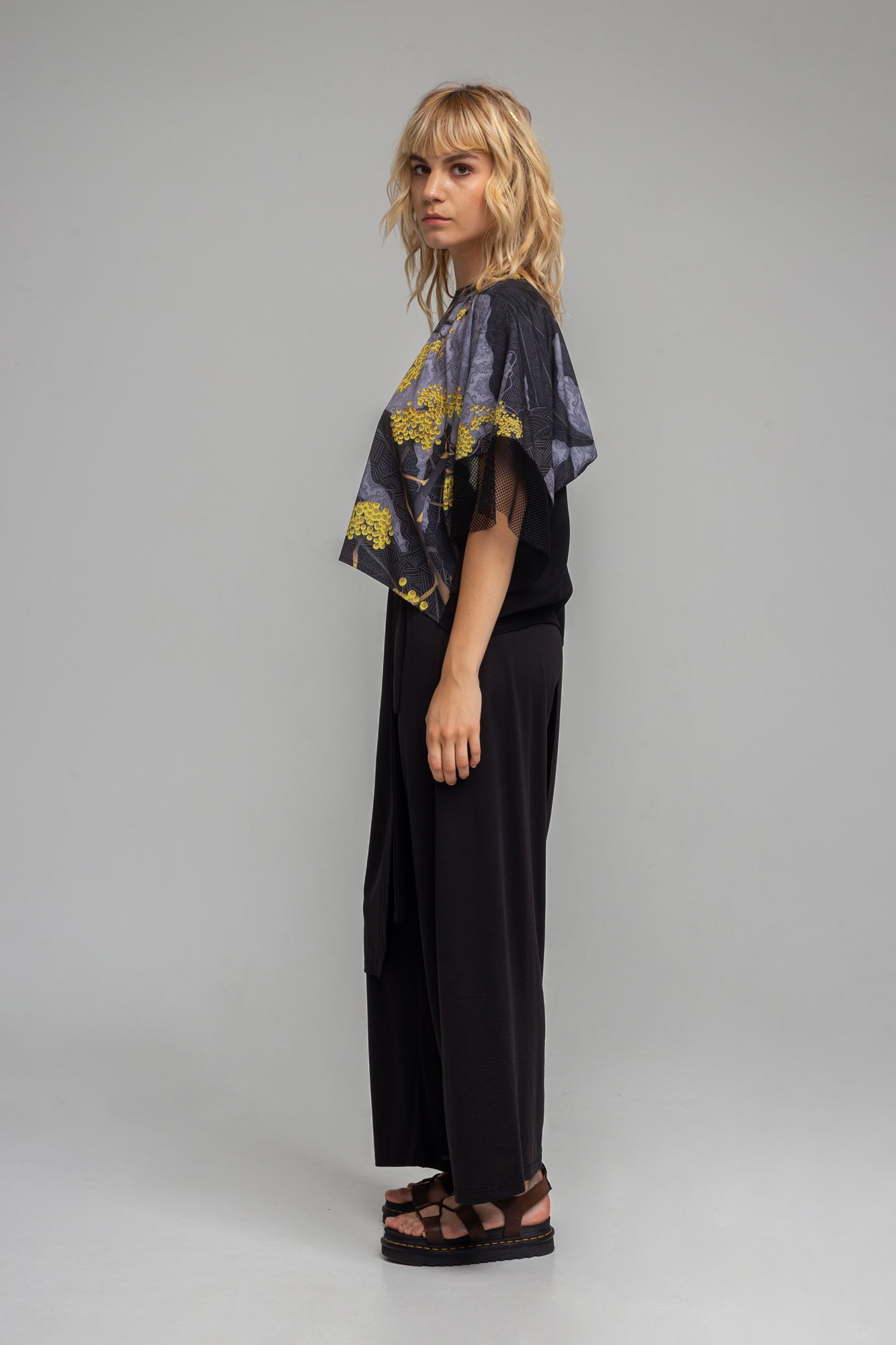 printed blouse with mesh arm detailing artista budapest
