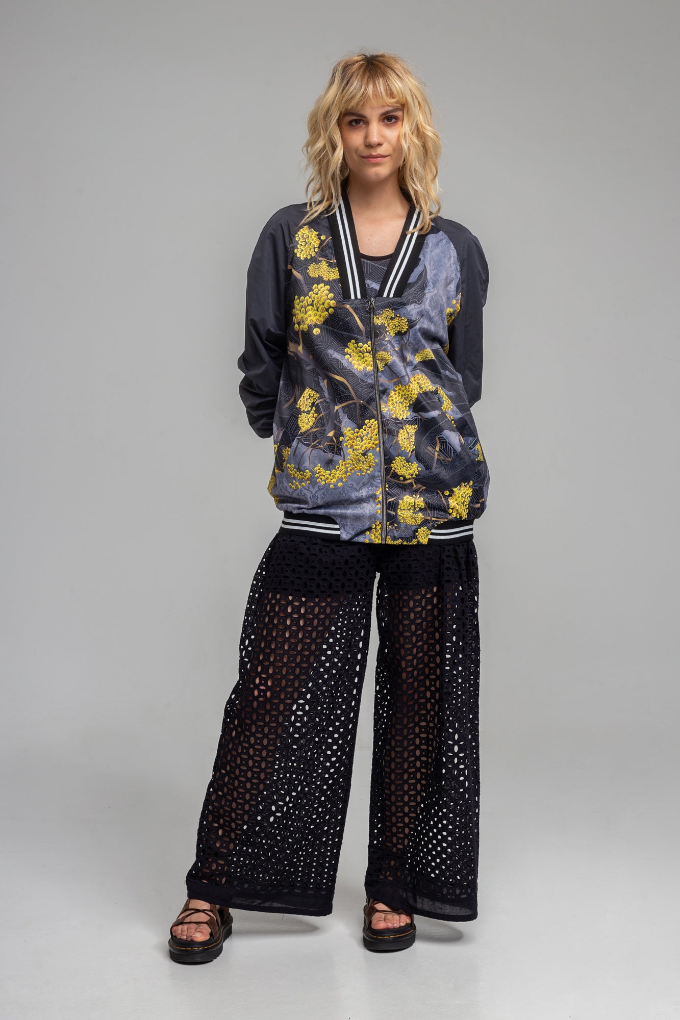 V-neck bomber jacket zipup closure artista budapest