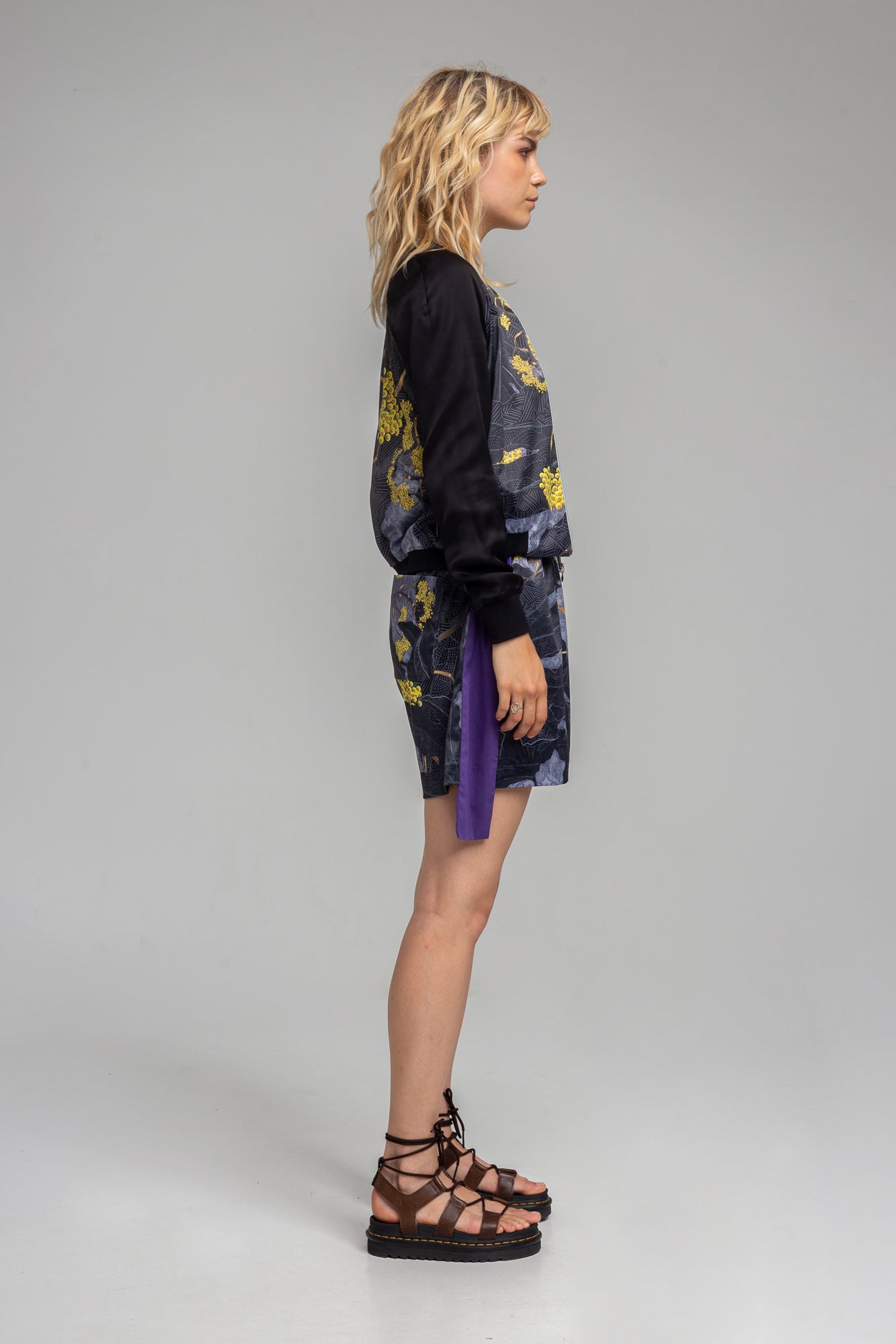 v-neck black sleeves bomber jacket artista budapest