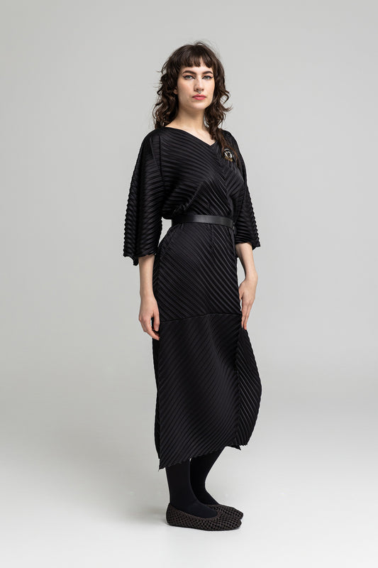 3/4 long wide sleeves pleated maxi dress artista budapest