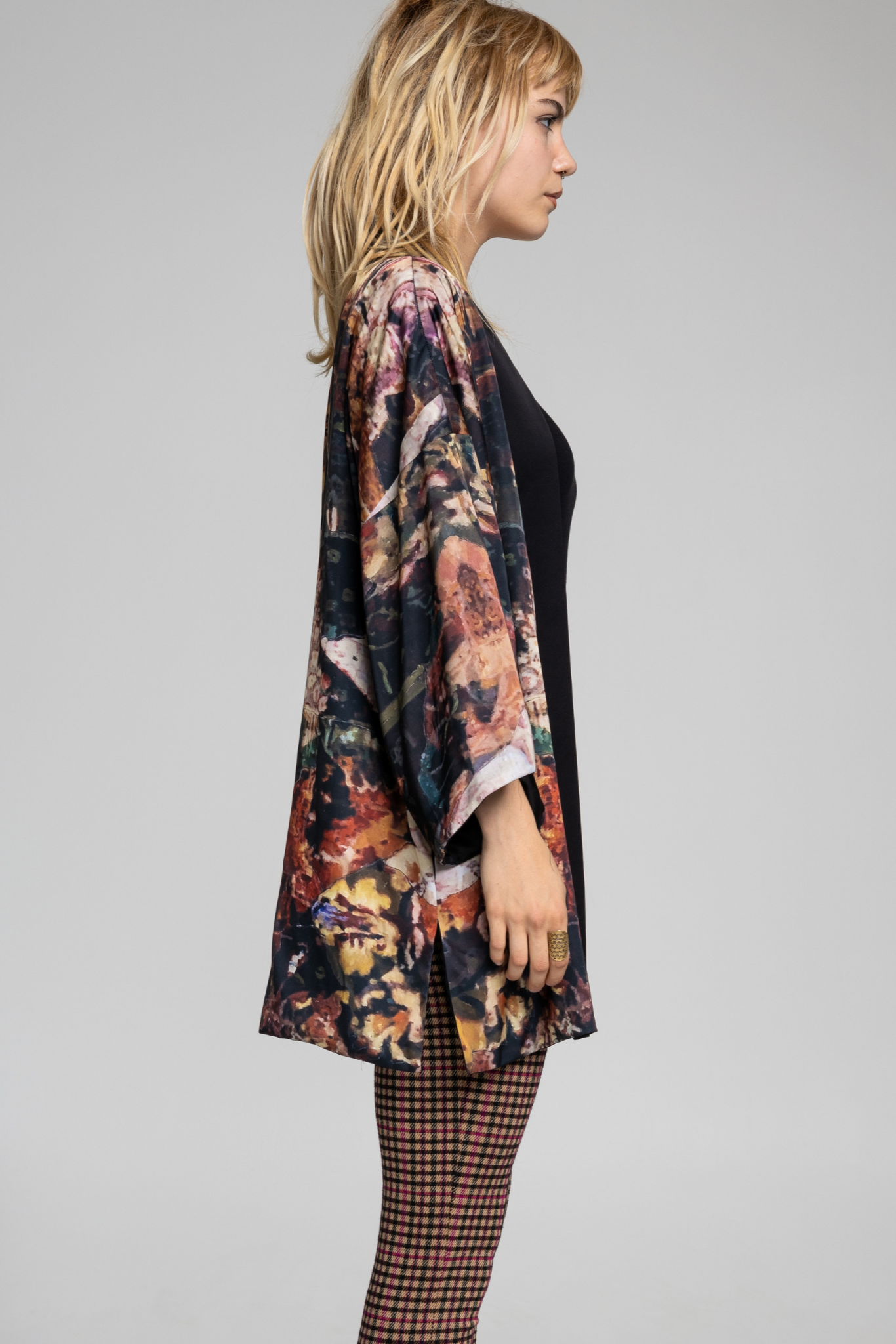 kimono with extensive geisha print