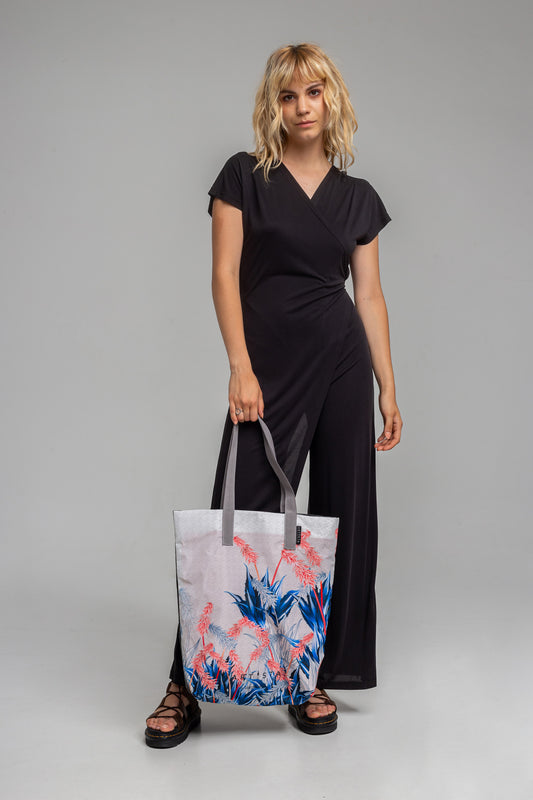 FREYA I. printed tote bag