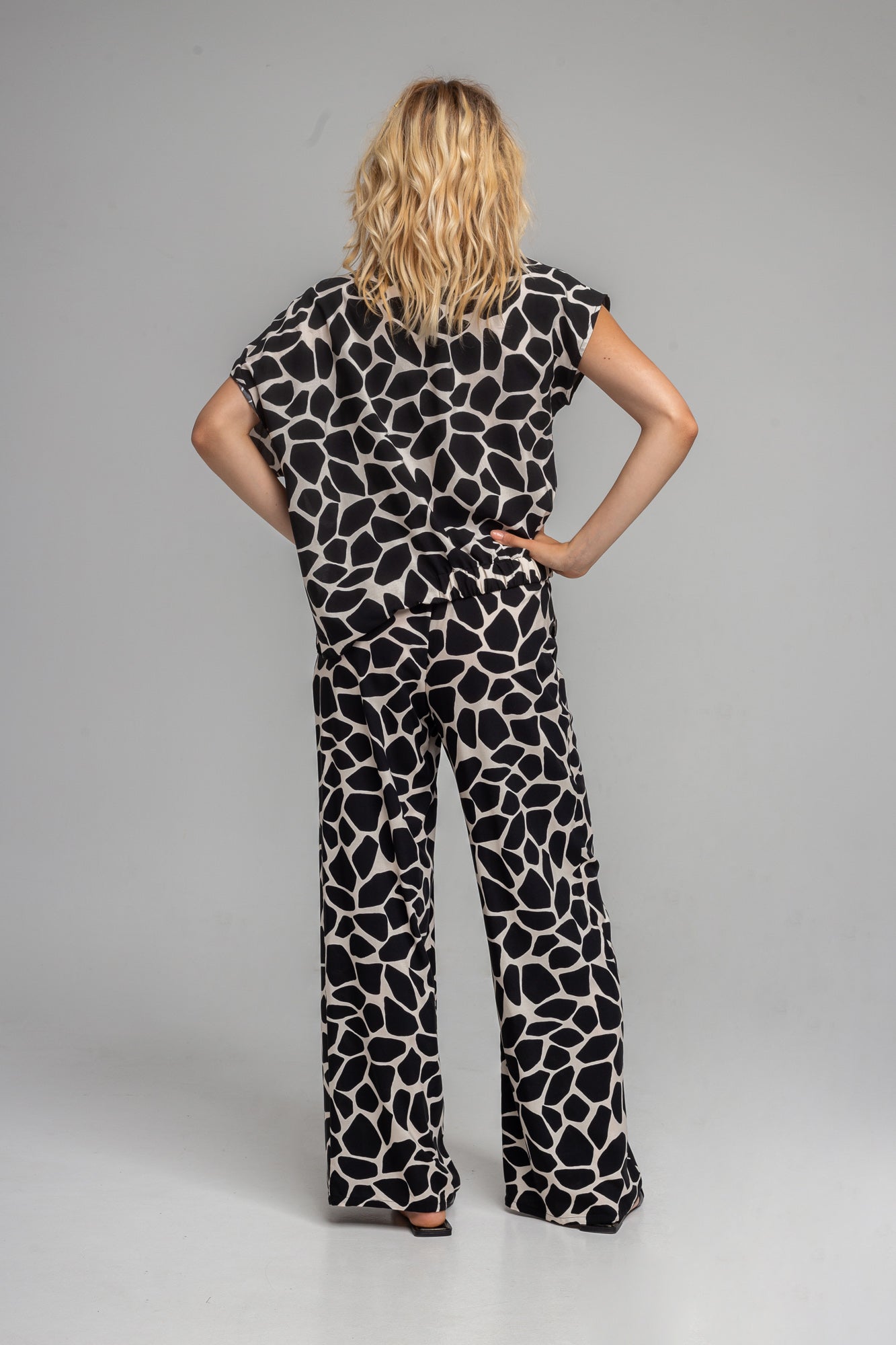 asymmetric top with elasticated wasit artista budapest