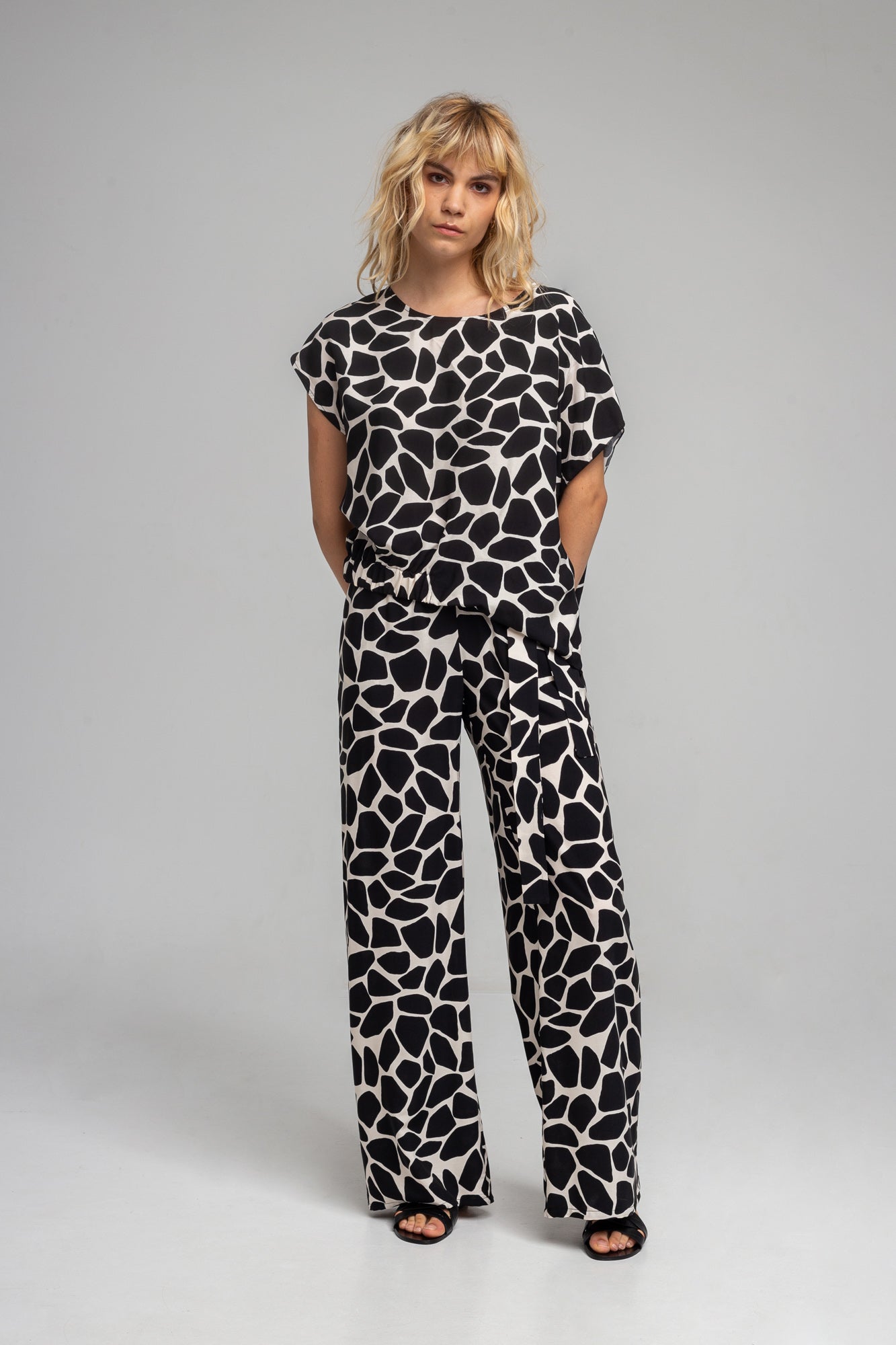asymmetri top with short sleeves artista budapest