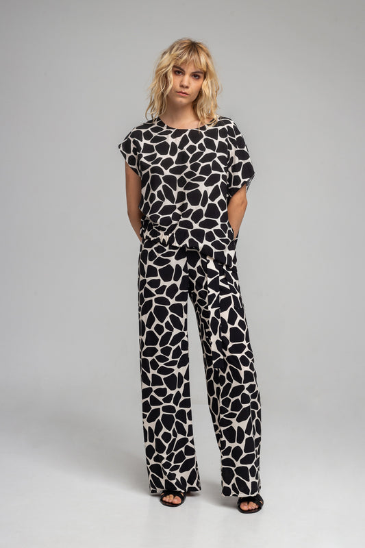 asymmetri top with short sleeves artista budapest