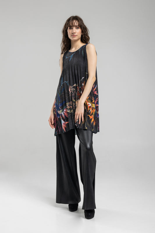 Mid-tigh length mini dress sleevless