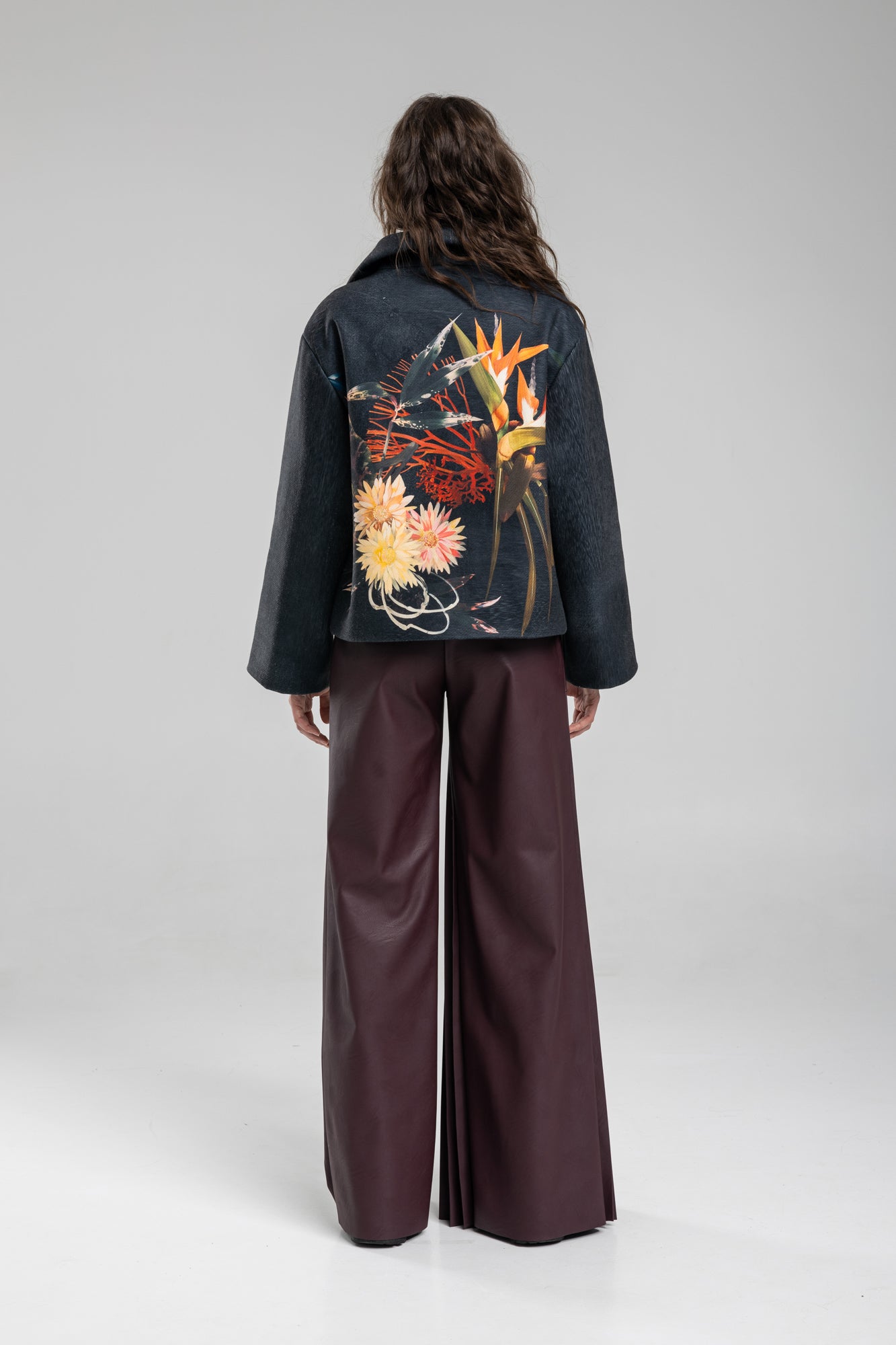One-size coat with extensive folral print