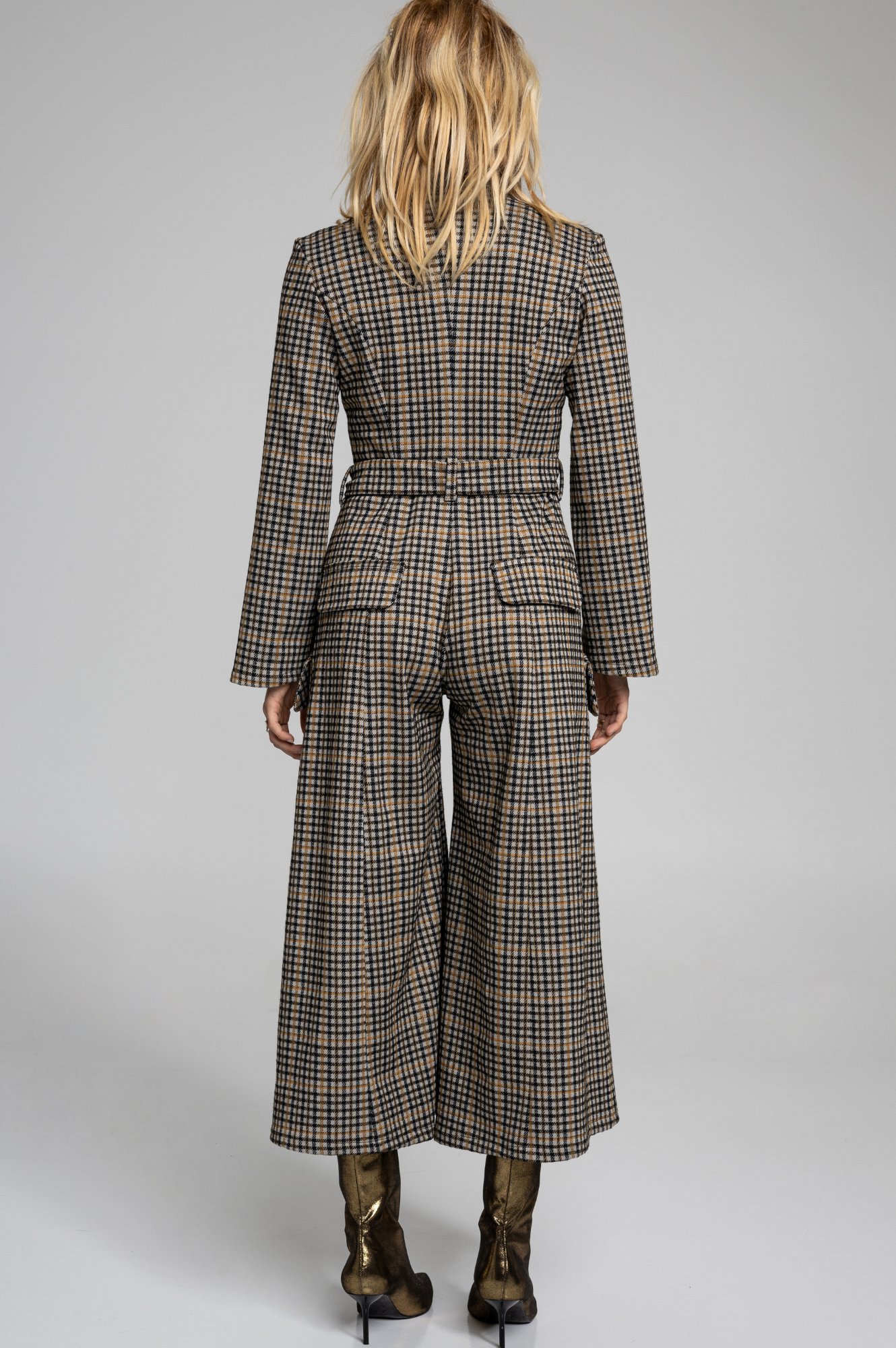 tailored jumpsuit with long sleeves