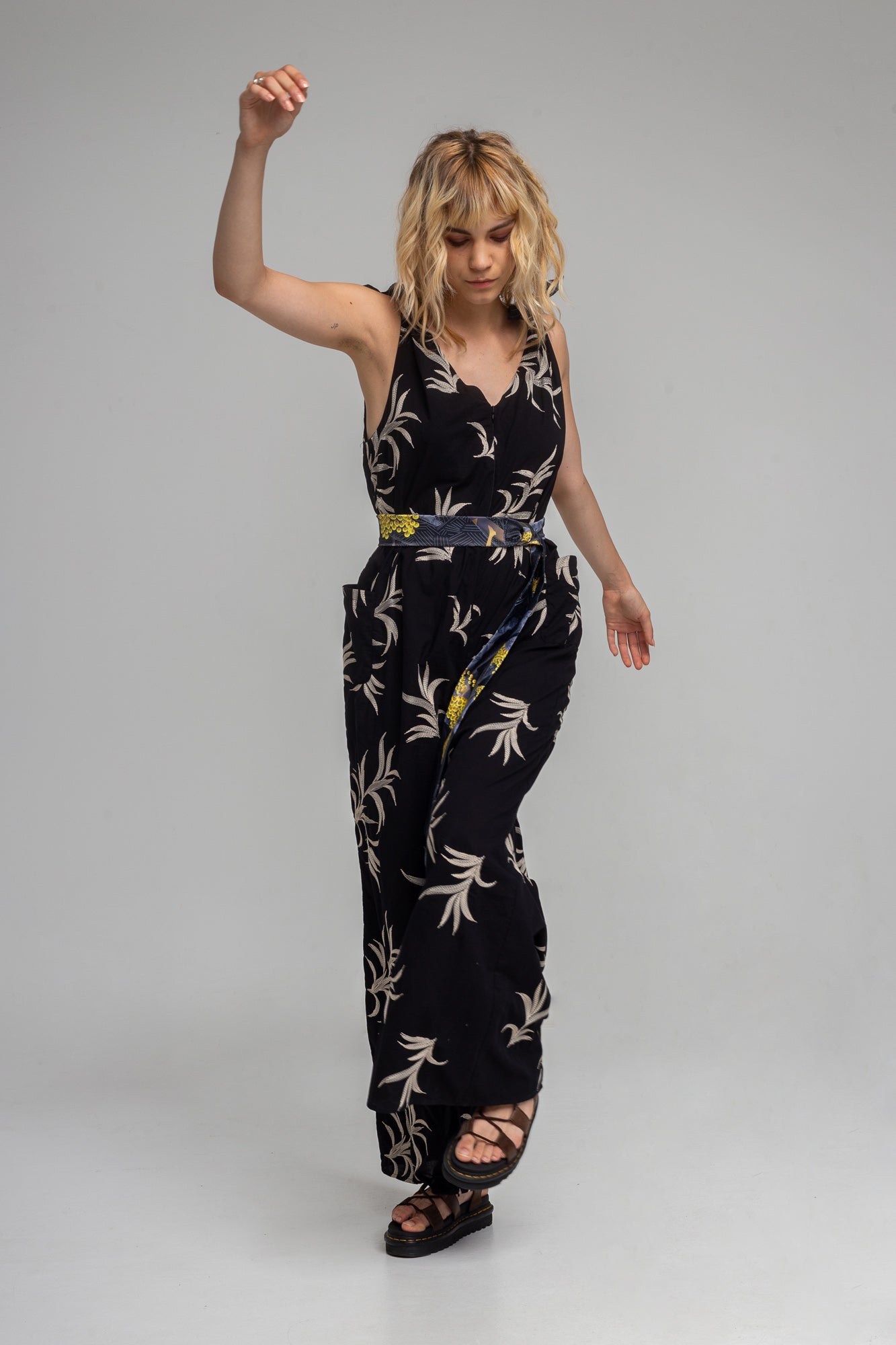 embroidered cotton jumpsuit with front zip-up closure artista budapest