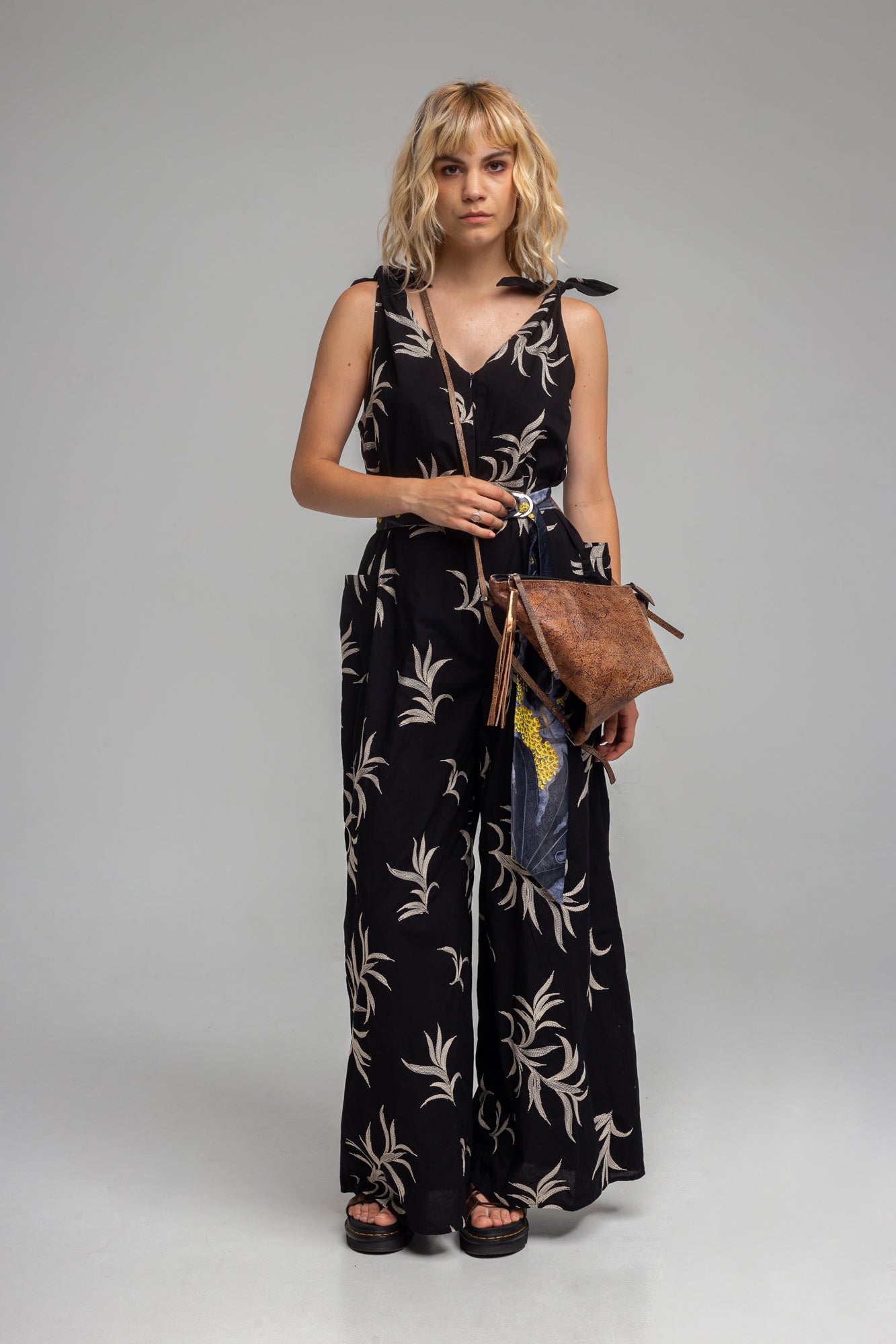 V-neck embroidered jumpsuit artista budapest