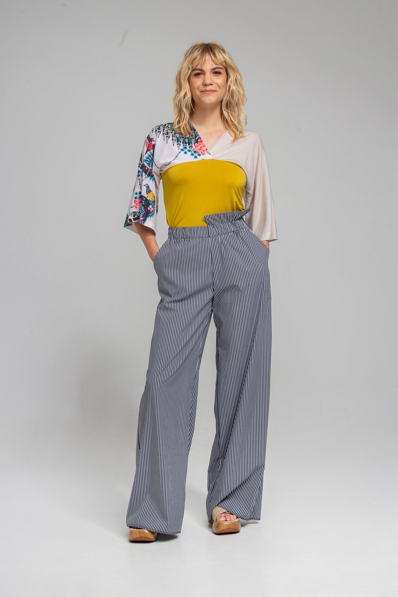 V-neck oriental printed kimono style top artista budapest