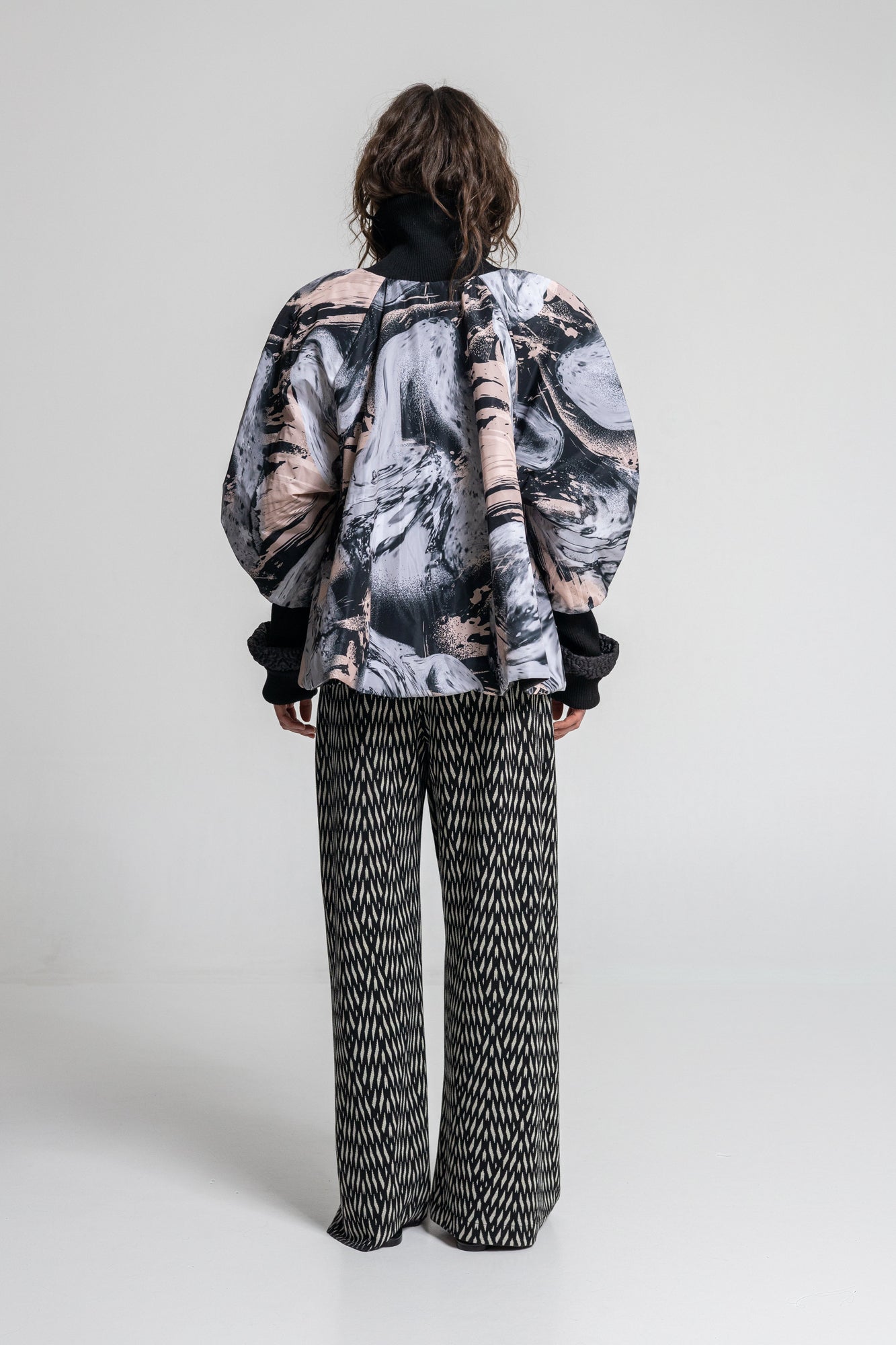 printed quilted cropped cut puffy jacket