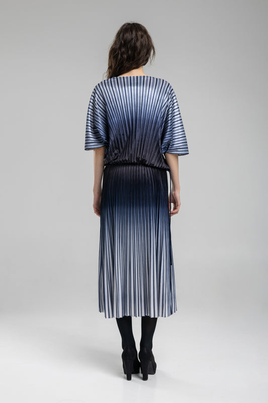 Pleated top from gradient fabric