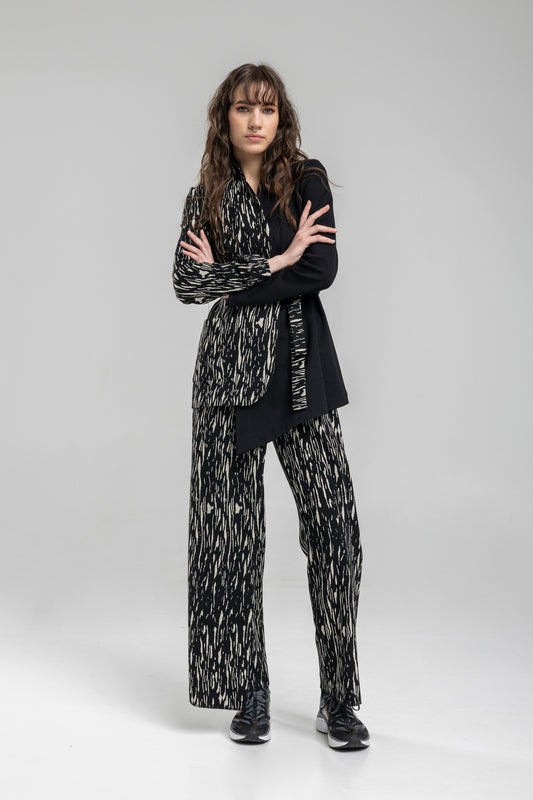 Jacket with asymmetric finish