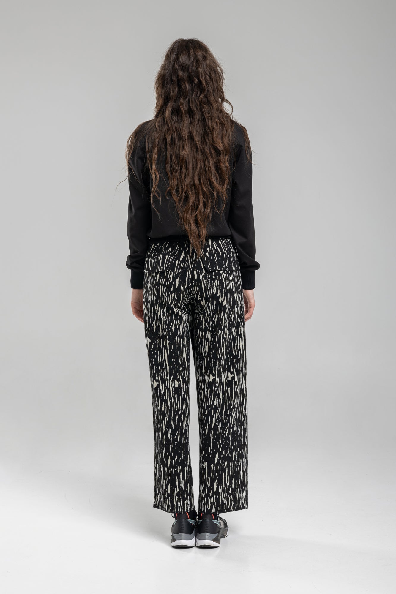 Asymmetric pants with elastic waist