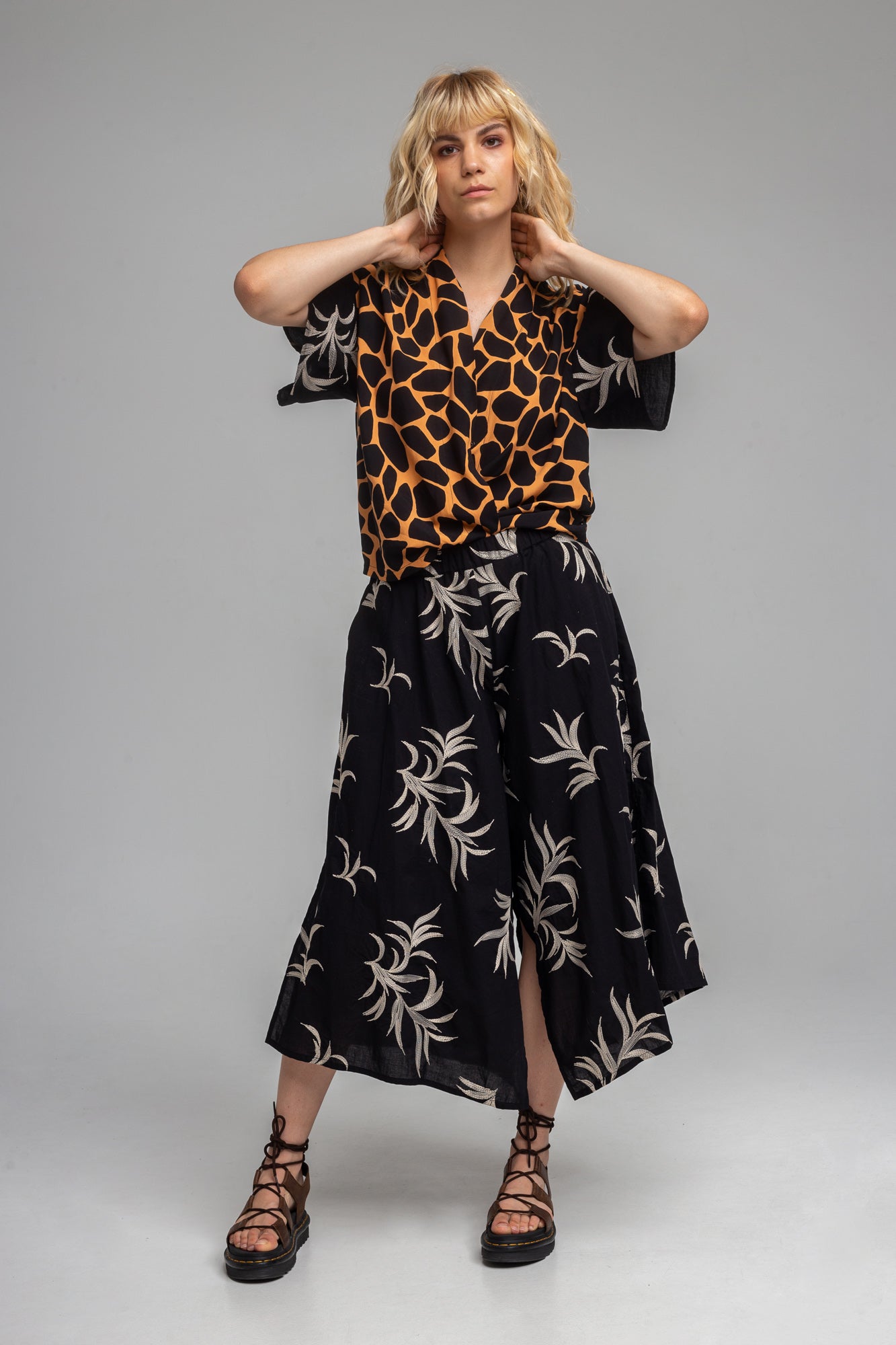 easy-to-wear wrap top artista budapest