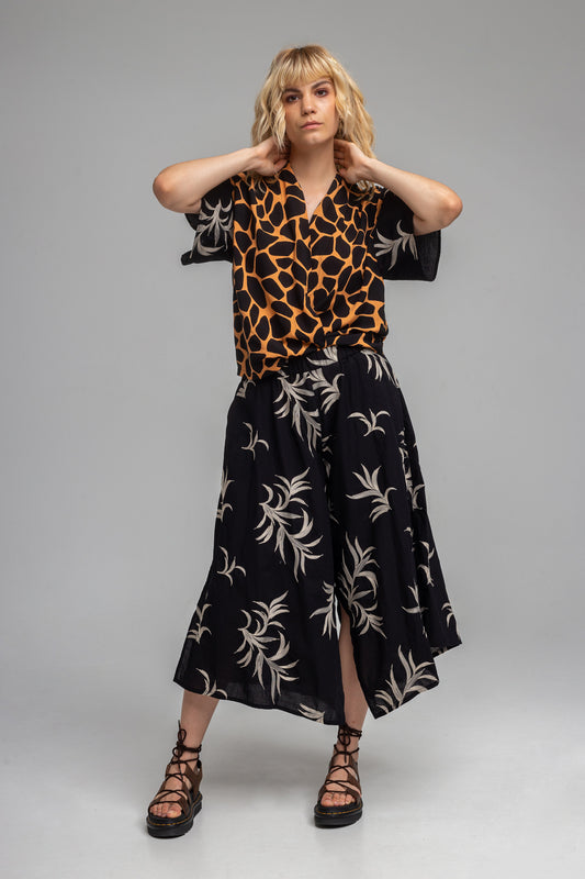easy-to-wear wrap top artista budapest