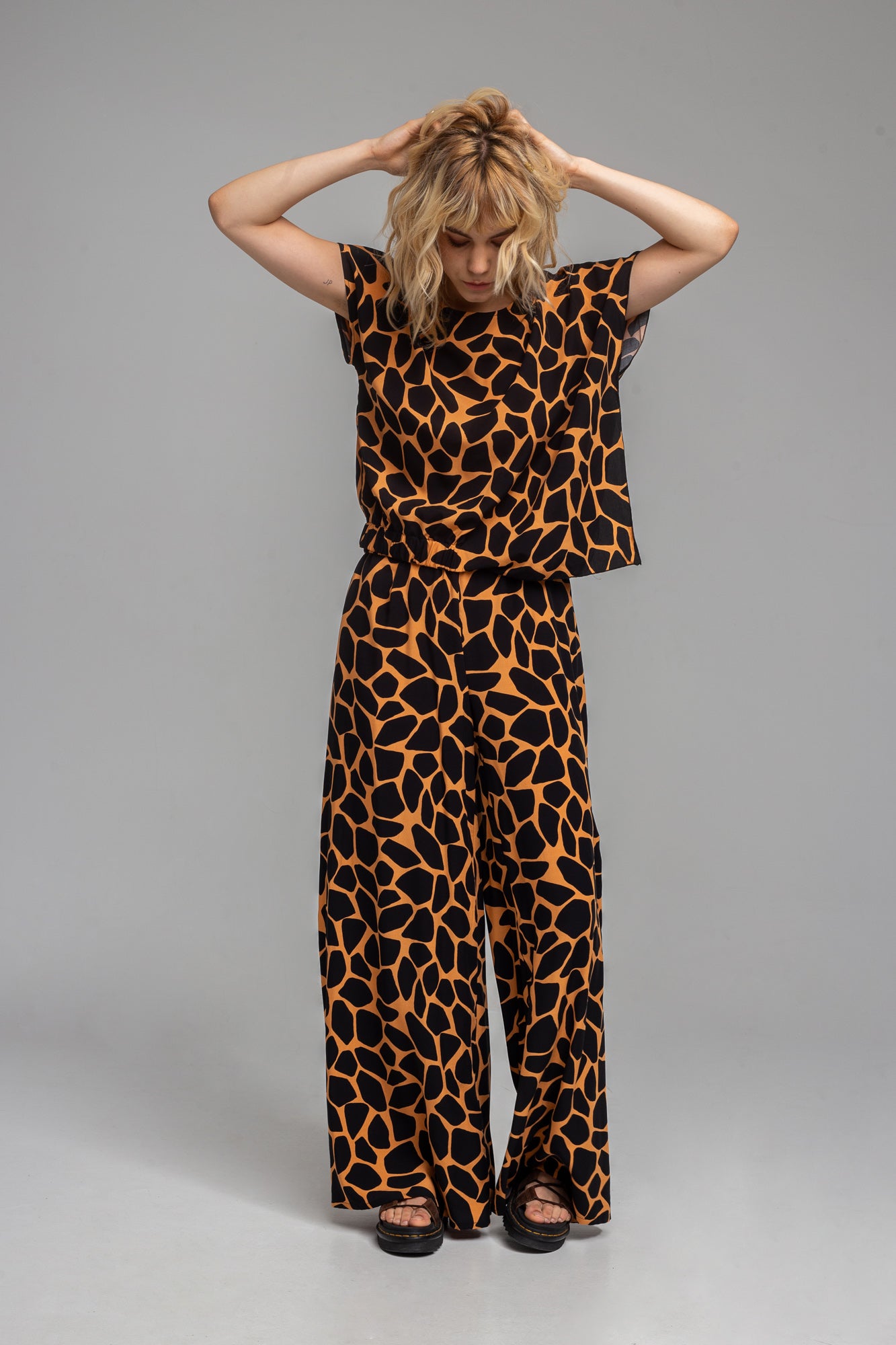 printed palazzo pants with elasticated waist artista budapest