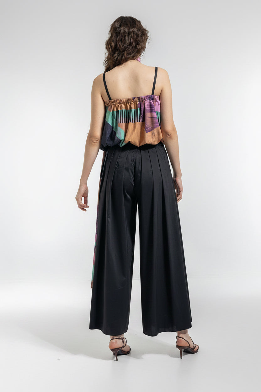 wide leg pants pleated design