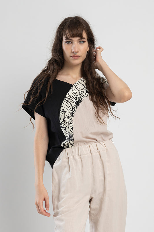 v-neck top with colourblock design artista budapest
