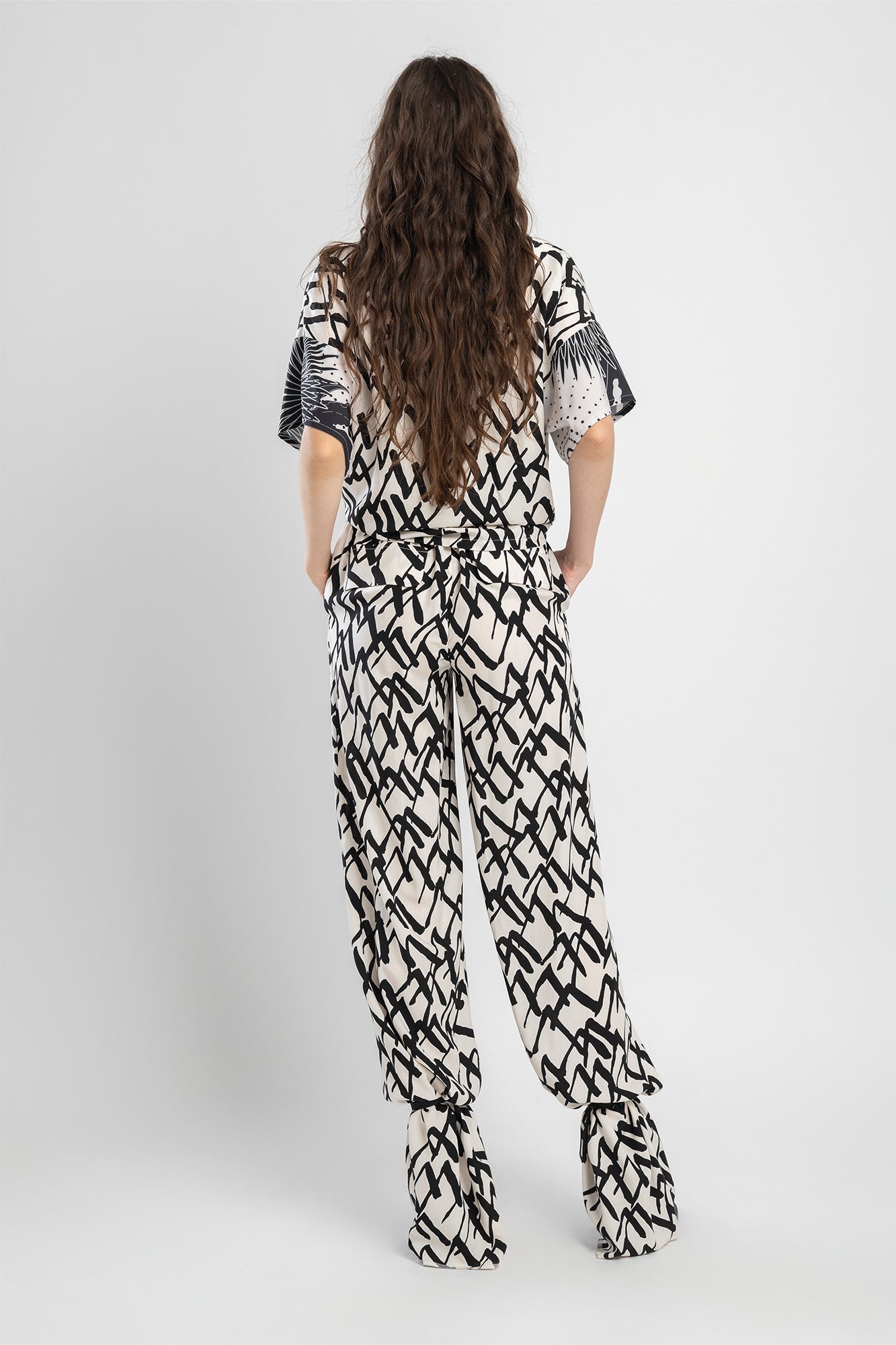baggy pants adjustable drawstring hems at bottom artista budapest