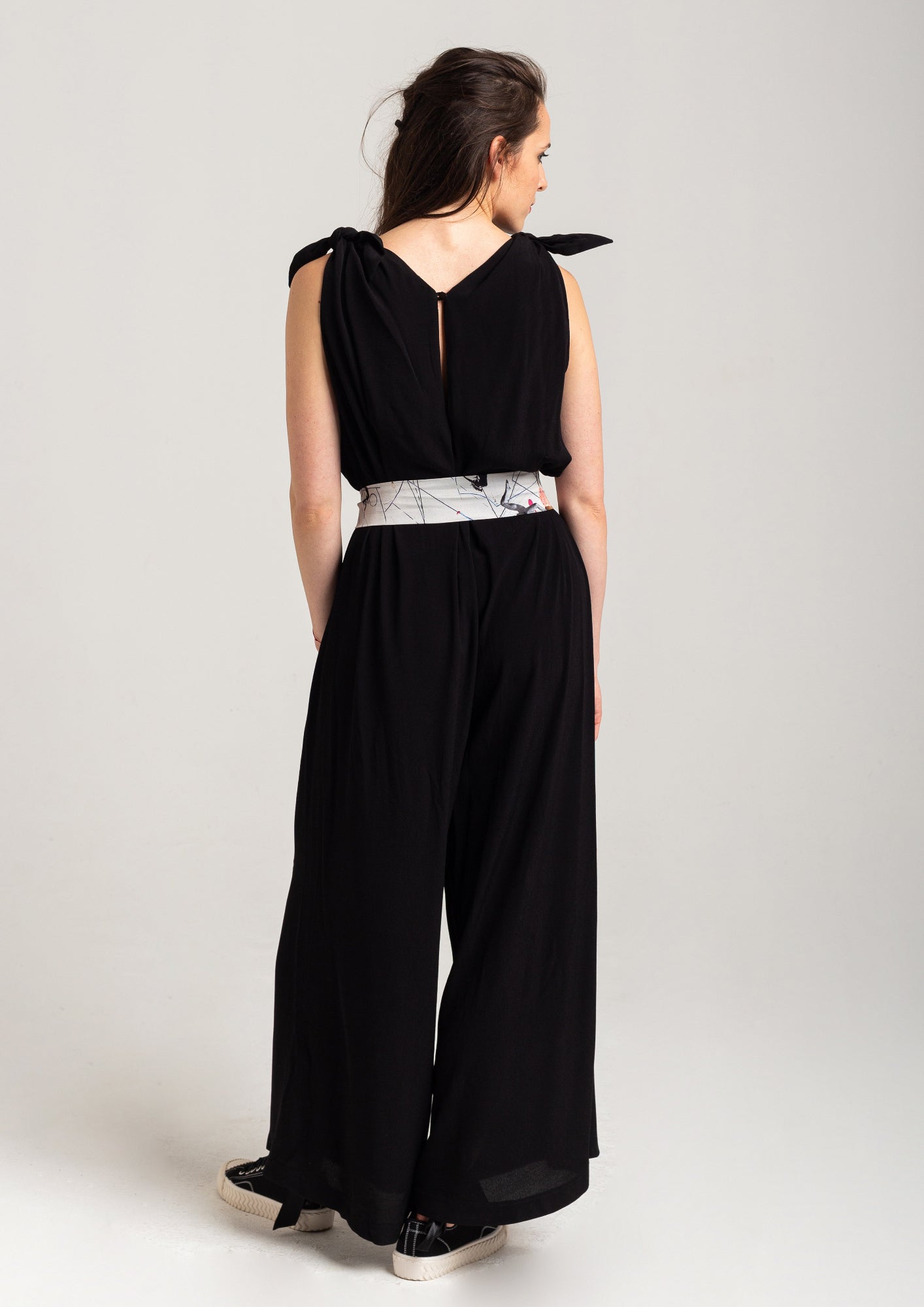 feminine jumpsuit with button on back artista budapest