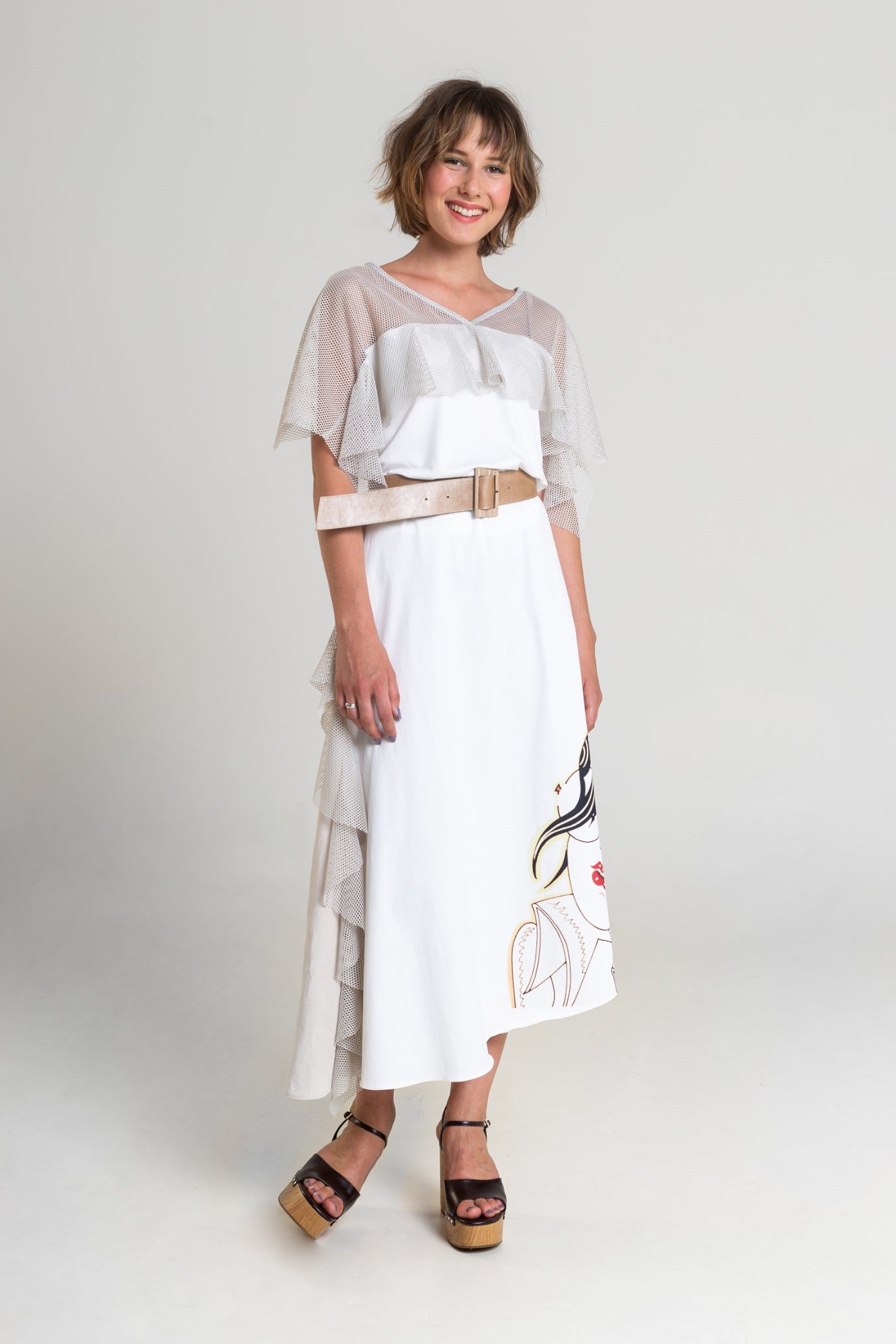 white top made of premium viscose blend artista budapest