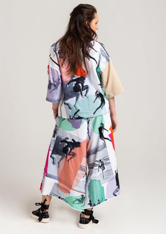 loose fitted top with 3/4 long sleeves artista budapest