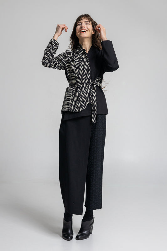 asymmetric middle weight jersey blazer with pouch on one side