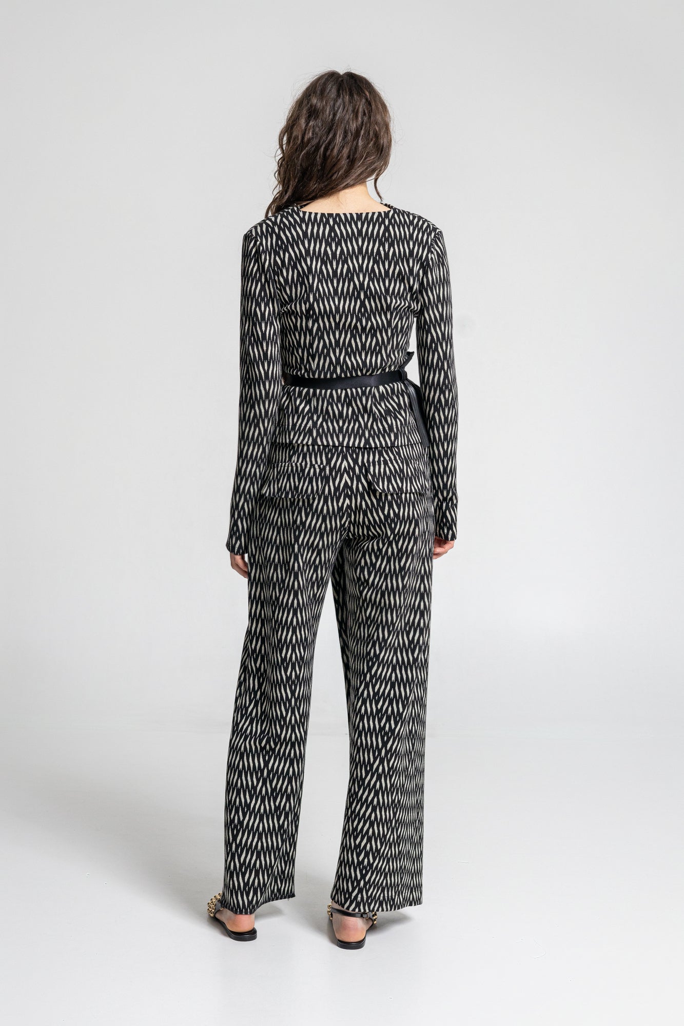 overlapped cropped leg pants with mid-rise elastic waist