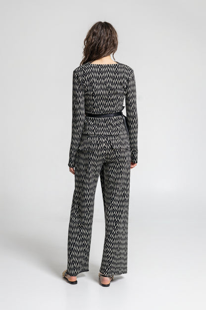 overlapped cropped leg pants with mid-rise elastic waist