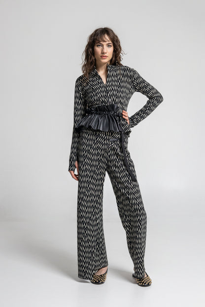 overlapped cropped cut leg pants from middle weight elastic jersey knit fabric