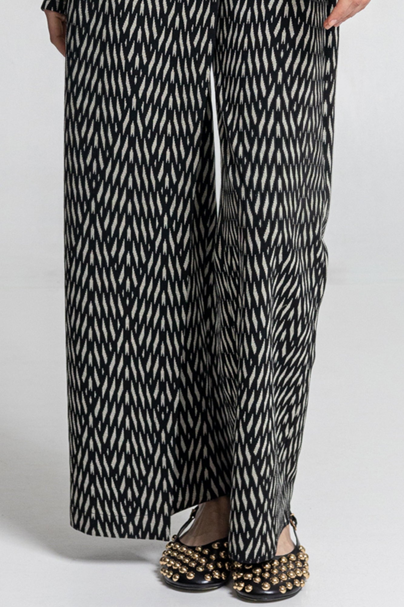 overlapped pants with stretchable straight leg cut