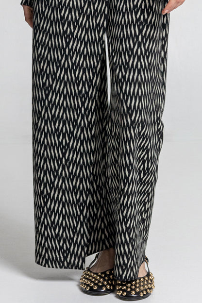 overlapped pants with stretchable straight leg cut
