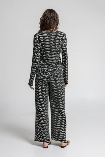 zipped thumbhole cuff jacket from black and white jersey knit fabric