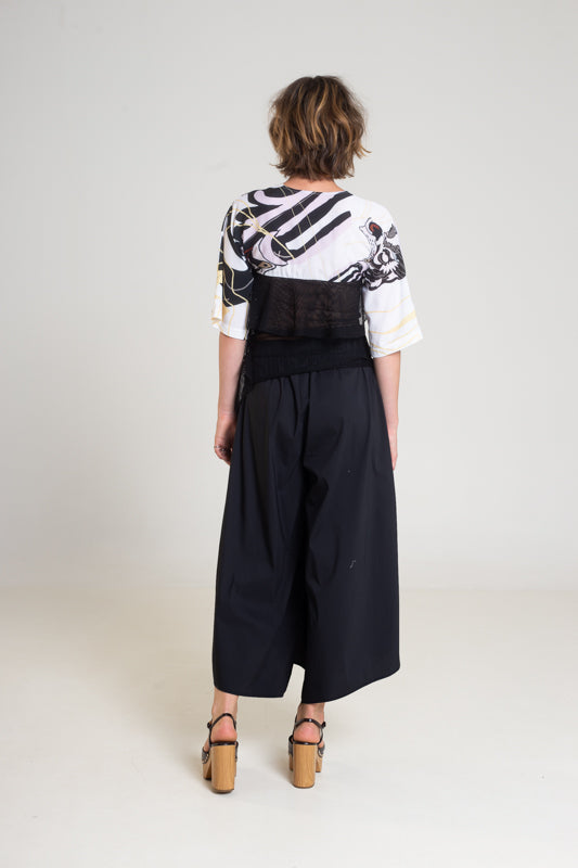 printed kimono like top with batwing sleeves artista budapest