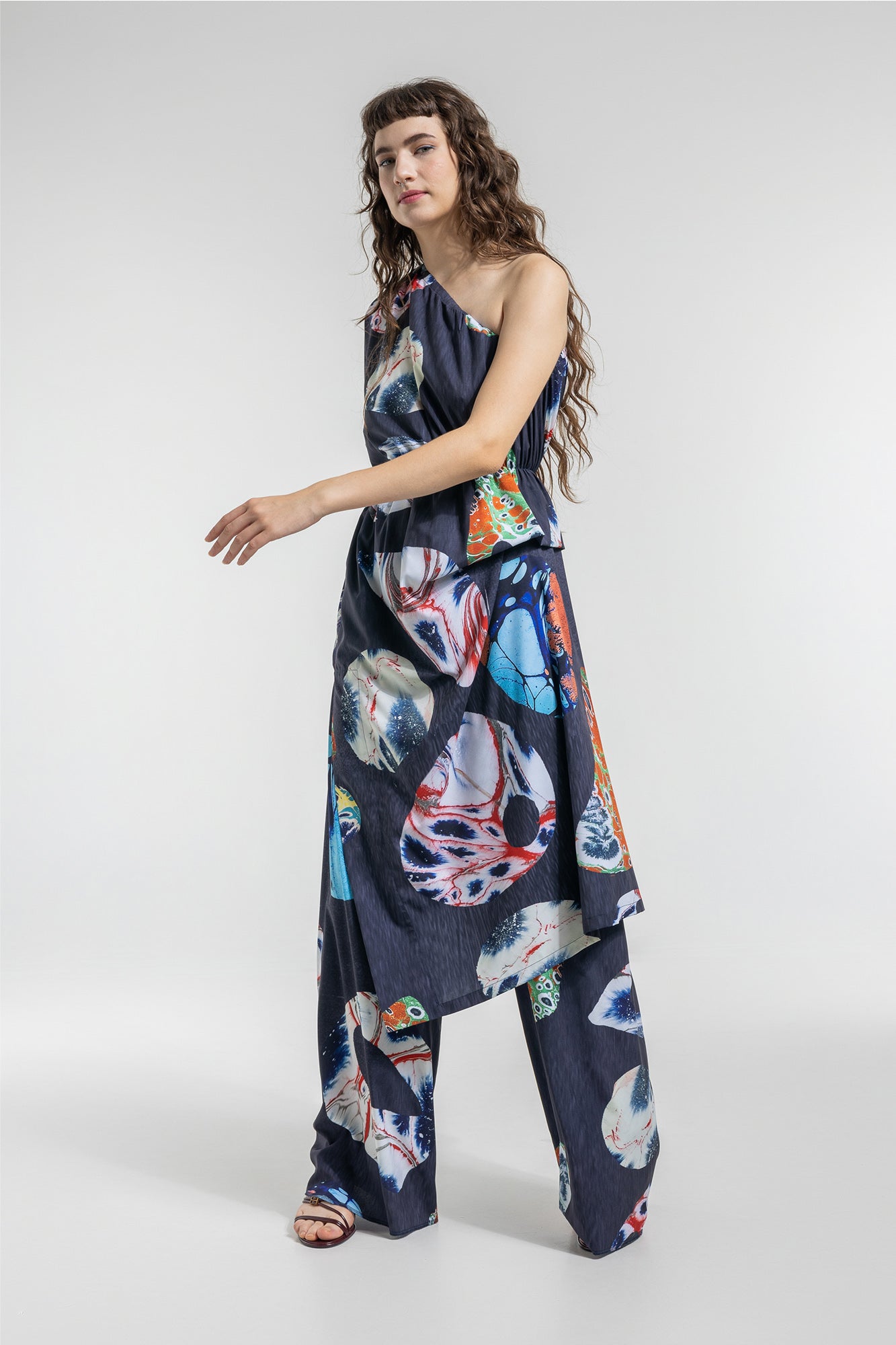 wide leg pants with side pockets