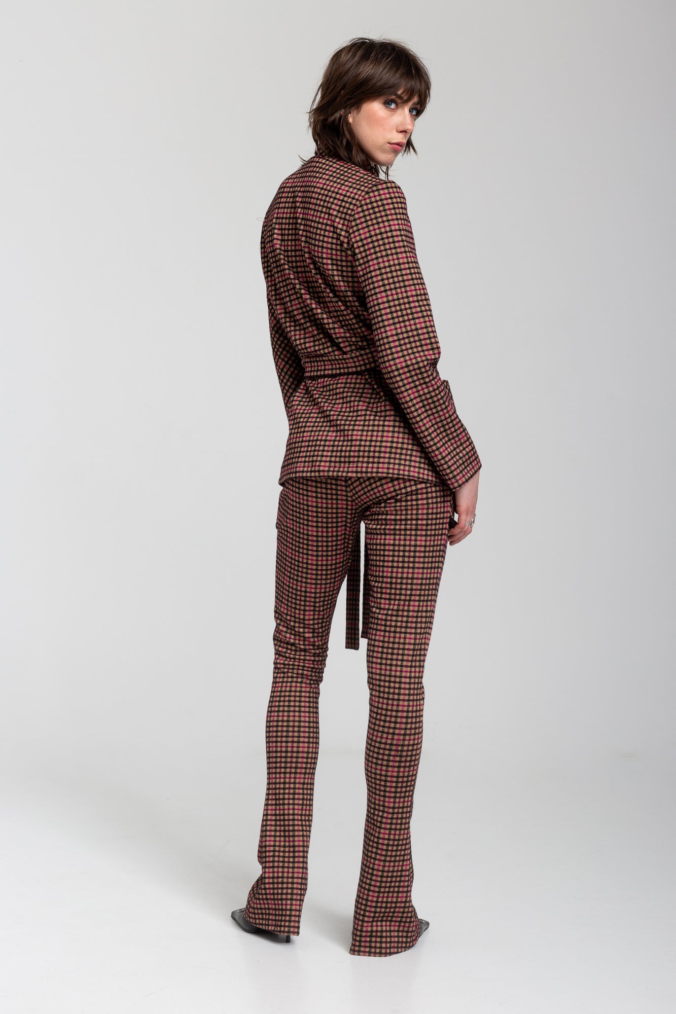 stretchable pants with tapered leg