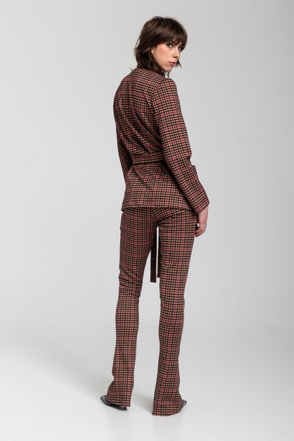 stretchable pants with tapered leg