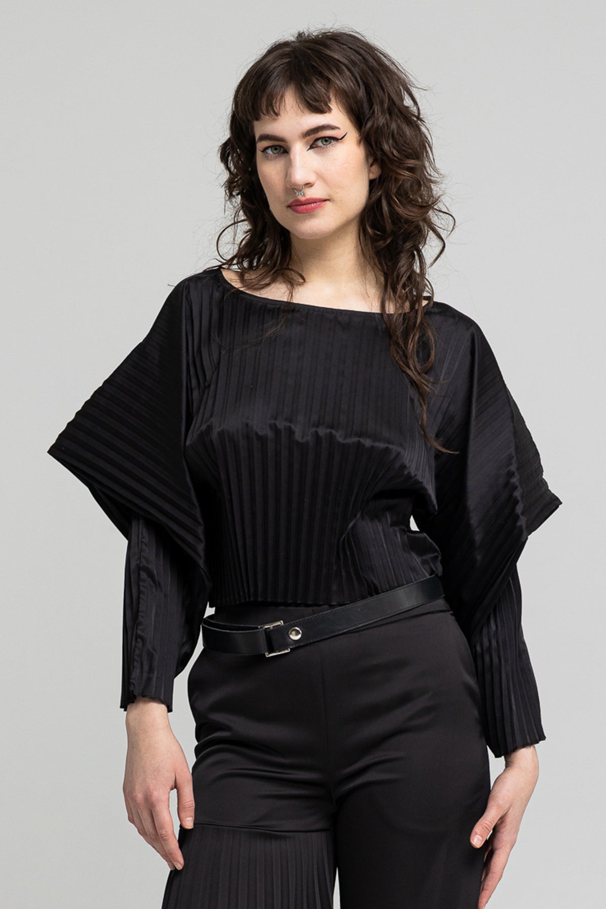 relaxed fit pleated blouse artista budapest