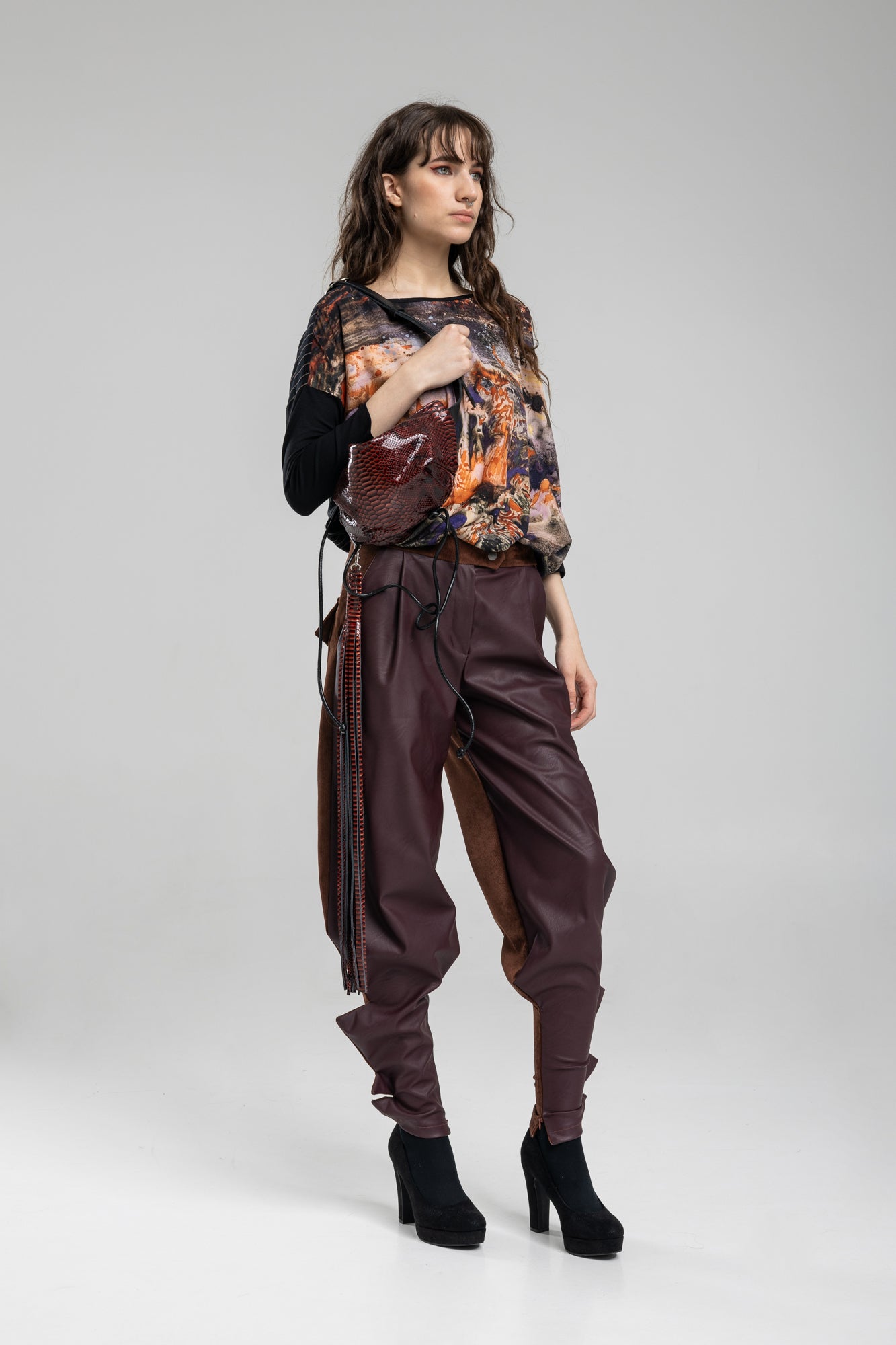 Boxy fit top with 3/4 sleeves and round neck