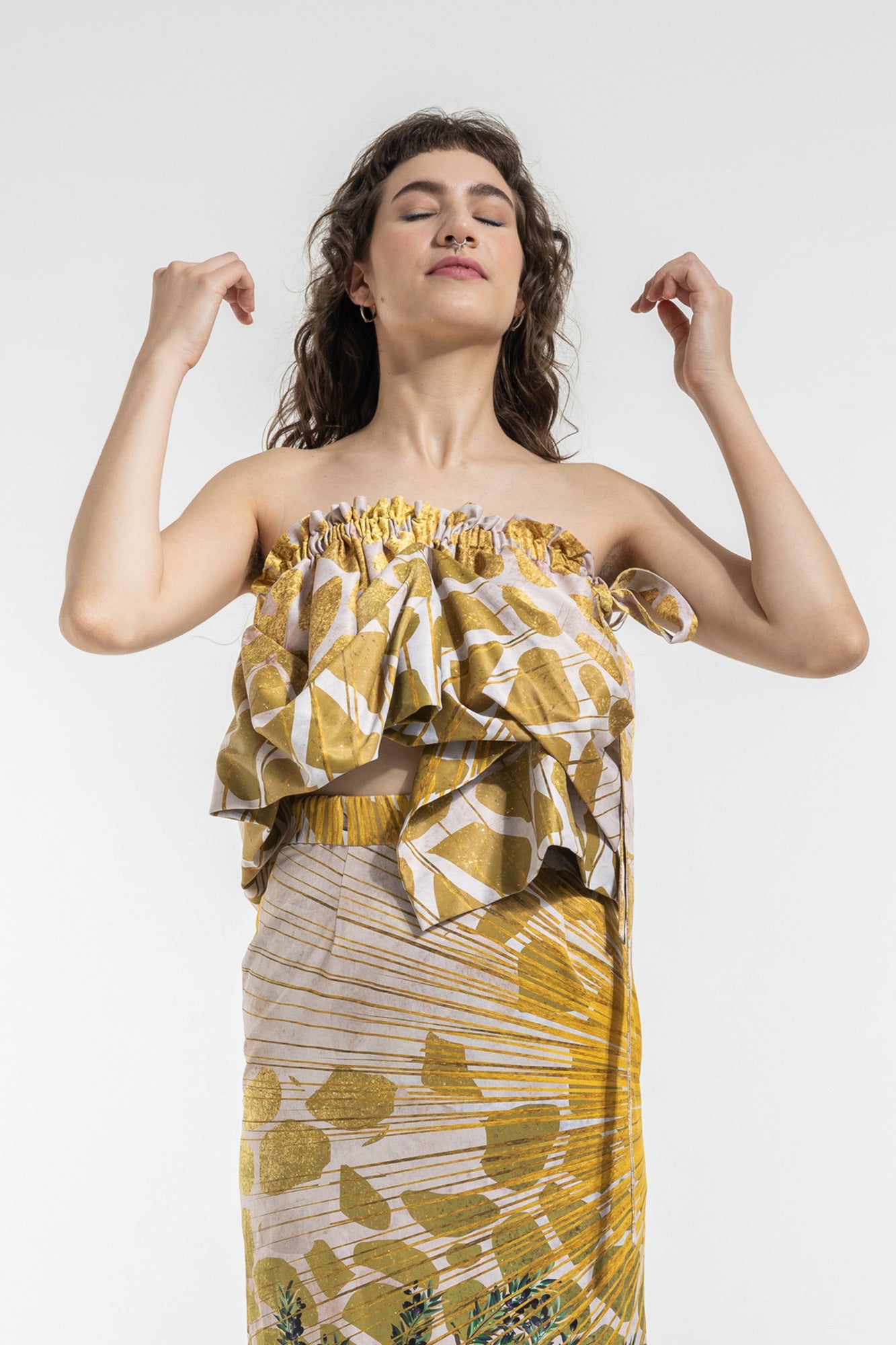 ruffled crop top elastic hemline
