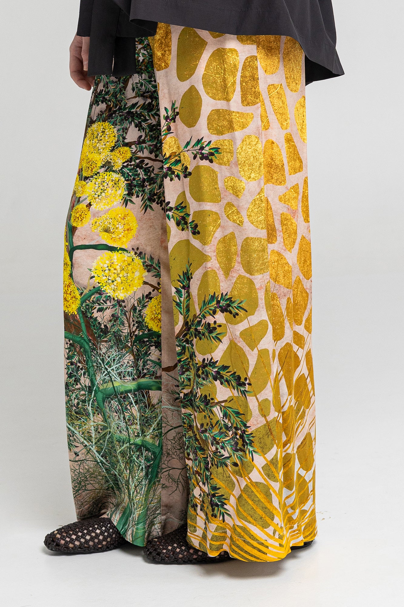 wide leg pants asymmetric print design